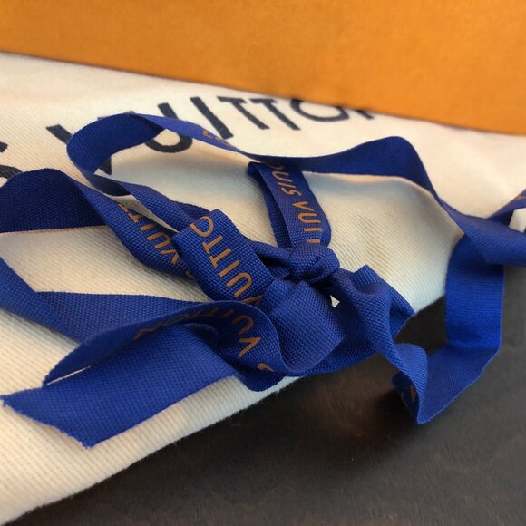 Louis Vuitton Magnetic Storage Box with Dust Bag and Ribbon - Picture 3 of 4